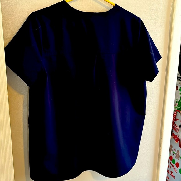 Figs Technical Collection Scrub Top navy blue side pockets size Med Scrub Top - Picture 2 of 2